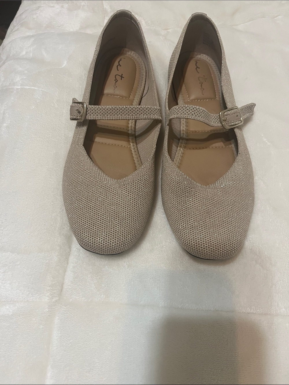 Gold Mary Jane’s size 7M